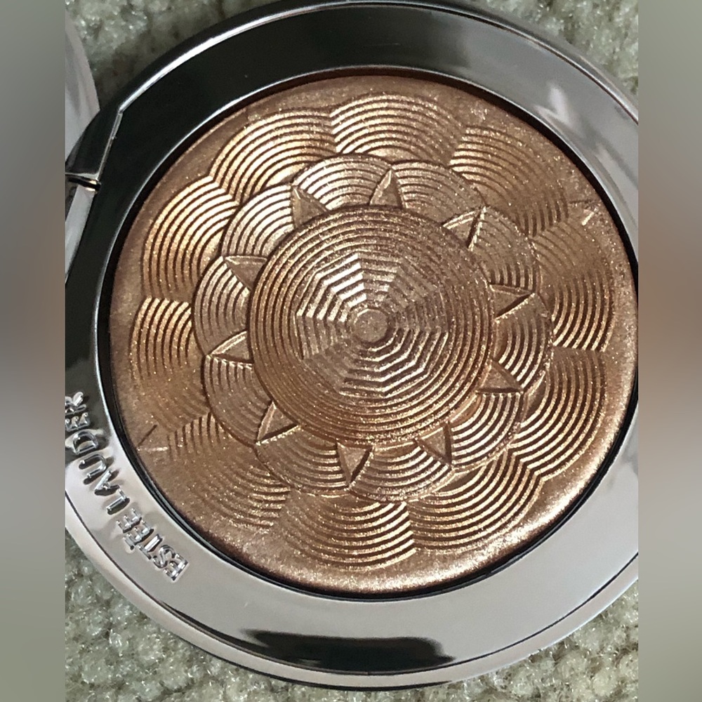Estee Lauder illuminting powder